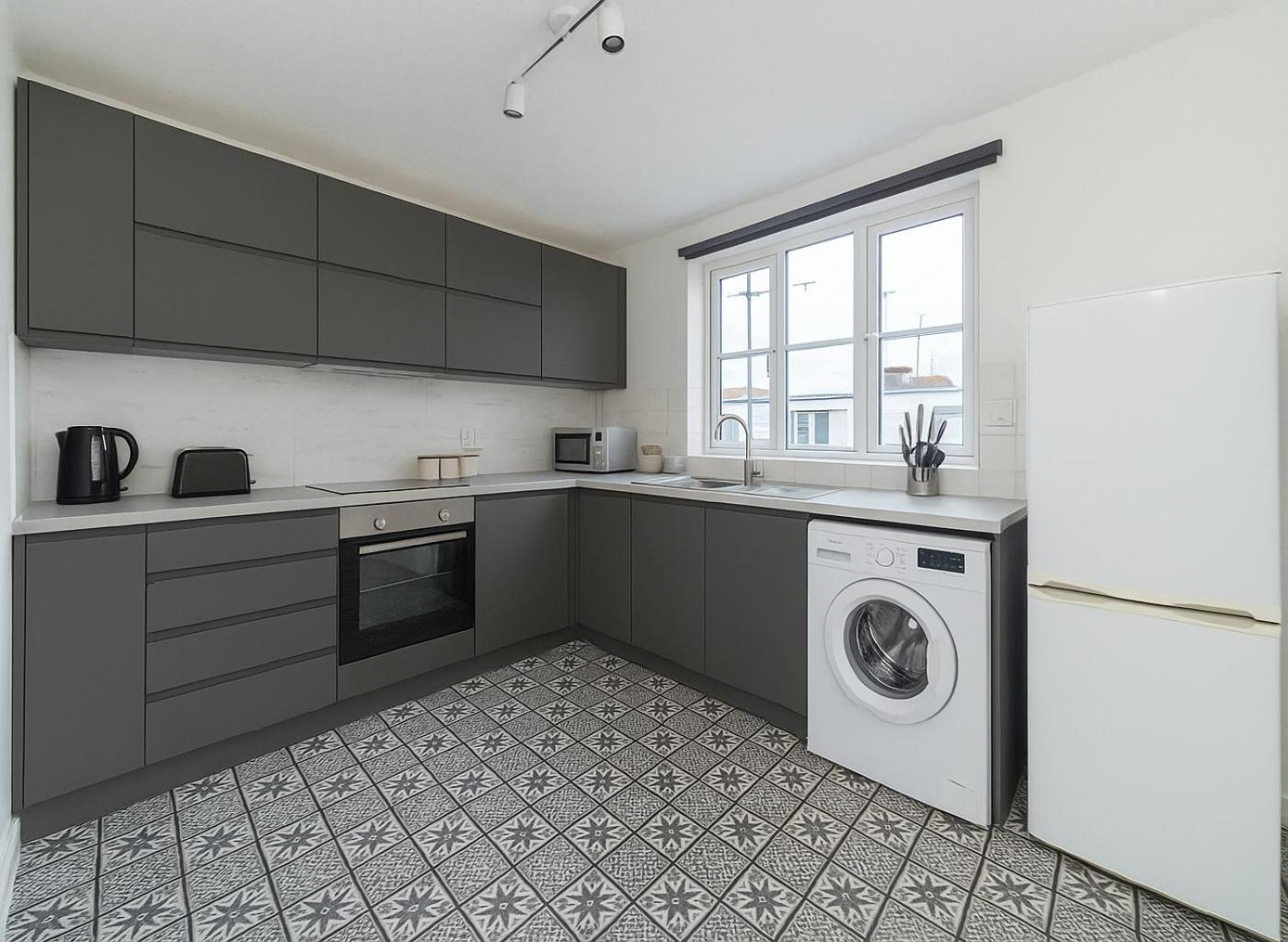 2 Bed Apartment In Camden